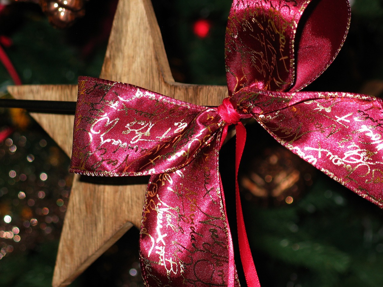 周易起名艺术大师与节日的不解之缘，圣诞是几月几日？