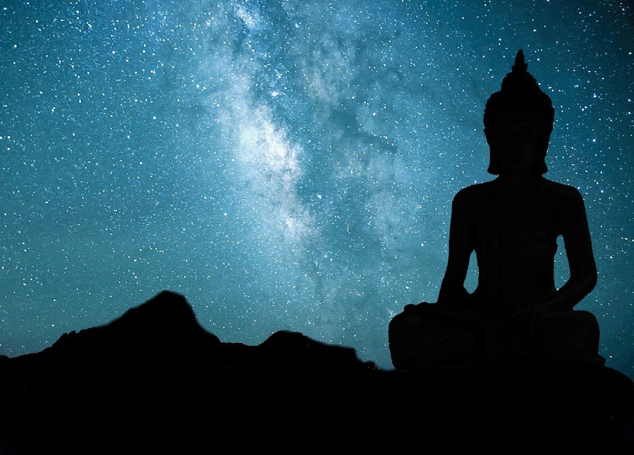 唐诡西行是一部以唐朝为背景的古装悬疑剧，讲述了李星云、姬如雪、蚩梦等人在西行过程中，不断遭遇各种危险和谜团，并展开一系列惊心动魄的冒险故事。这些女配角们性格各异，有着强烈的求生欲望和正义感，让人印象深刻。