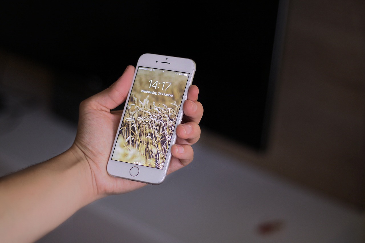 苹果商店的崩溃瞬间，iPhone 16预售引发抢购狂潮