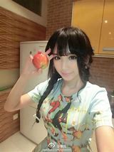 覃霓多大