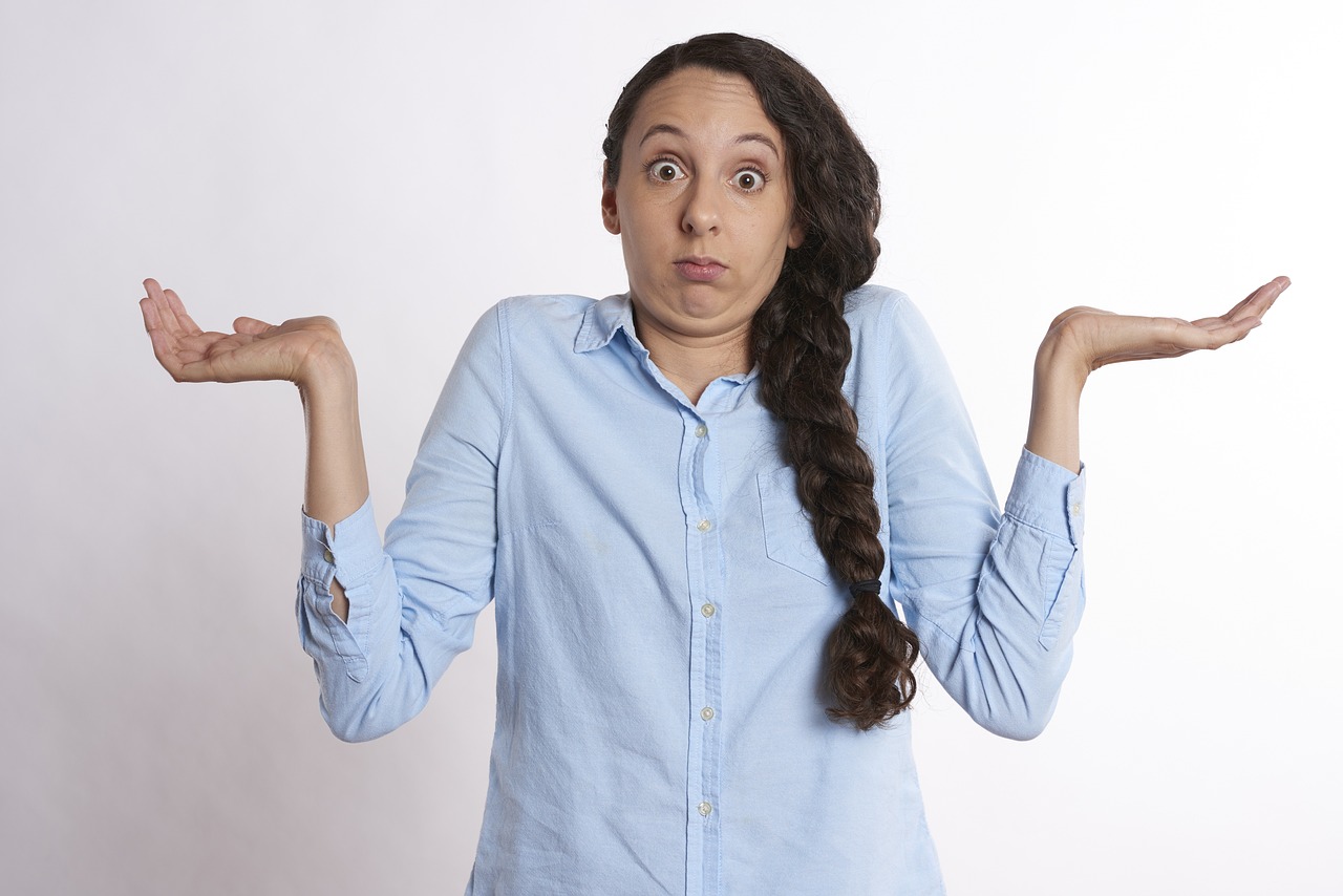 戴LV丝巾受访的女局长被查背后的故事